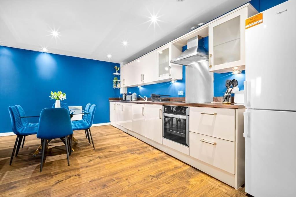 Top Floor City Centre Apartment - Sleeps 7 - 4 Beds - With Balcony And Parking - Smart Tv'S On Each Bedroom Wall - 5 Mins From Bullring, Selfridges, Moor Street Station - By Zena Stays Бирмингем Экстерьер фото